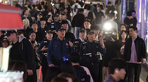 韓警方嚴(yán)打萬圣節(jié)期間售賣及穿警服行為，梨泰院踩踏事故曾因民眾裝扮成警察致應(yīng)對遲緩